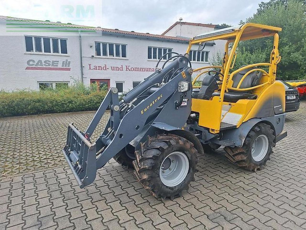 Eurotrac w12s-2 hoflader radlader lader euroaufnahme 820/w12s - Mini escavadeira: foto 1 Eurotrac w12s-2 hoflader radlader lader euroaufnahme 820/w12s - Mini escavadeira: foto 1
