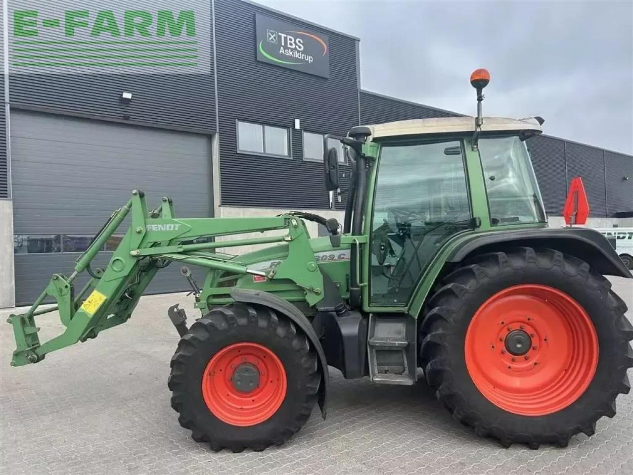 Fendt 309 c med fendt læsser - Trator: foto 1 Fendt 309 c med fendt læsser - Trator: foto 1