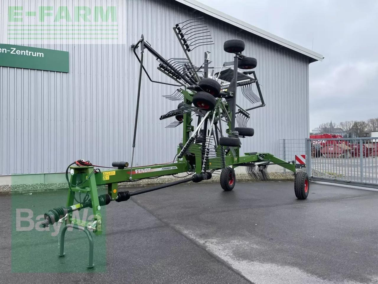 Fendt former 1603 *miete ab 300€/tag* - Ancinho enleirador: foto 2 Fendt former 1603 *miete ab 300€/tag* - Ancinho enleirador: foto 2