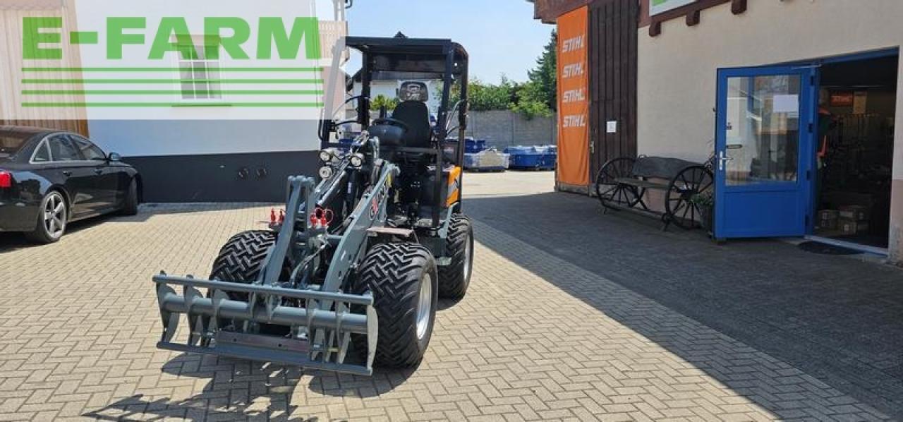 Giant g 2500 x-tra hd y, kompaktradlader mit euro-aufnahme, 2,4 t, niedriges hubgerüst - Carregadeira de rodas: foto 3 Giant g 2500 x-tra hd y, kompaktradlader mit euro-aufnahme, 2,4 t, niedriges hubgerüst - Carregadeira de rodas: foto 3