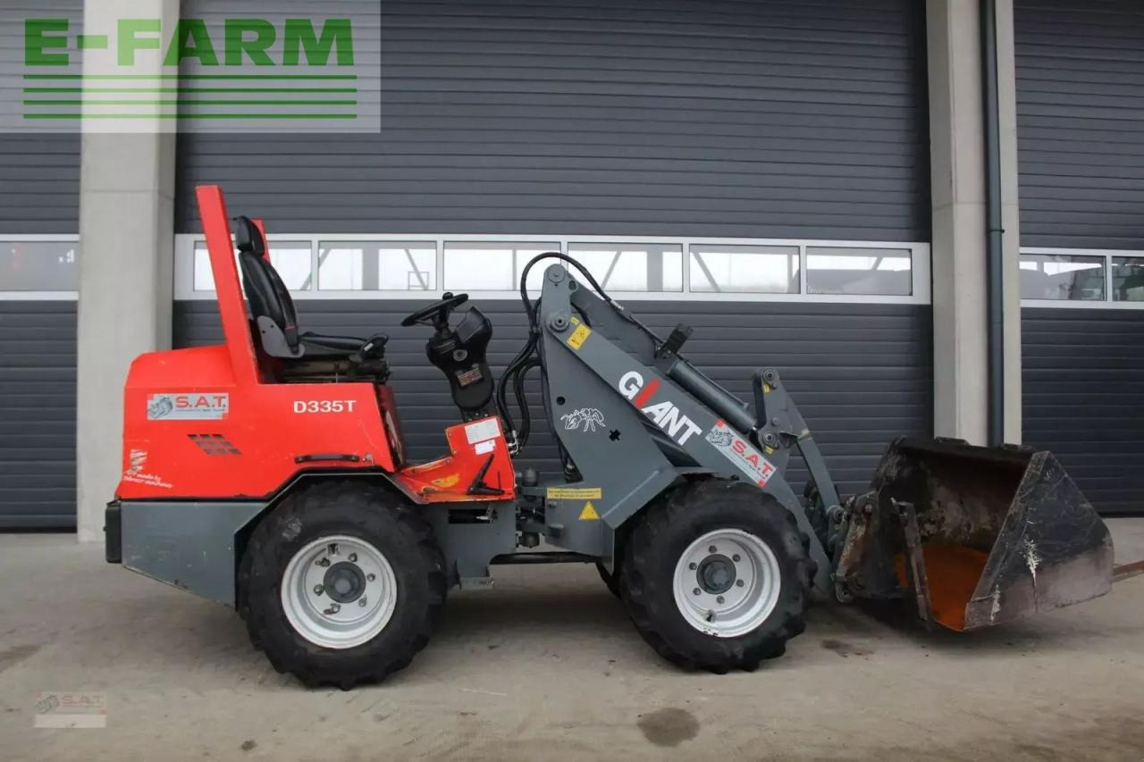 Giant hoflader d 335 t - Carregadeira de rodas: foto 1 Giant hoflader d 335 t - Carregadeira de rodas: foto 1