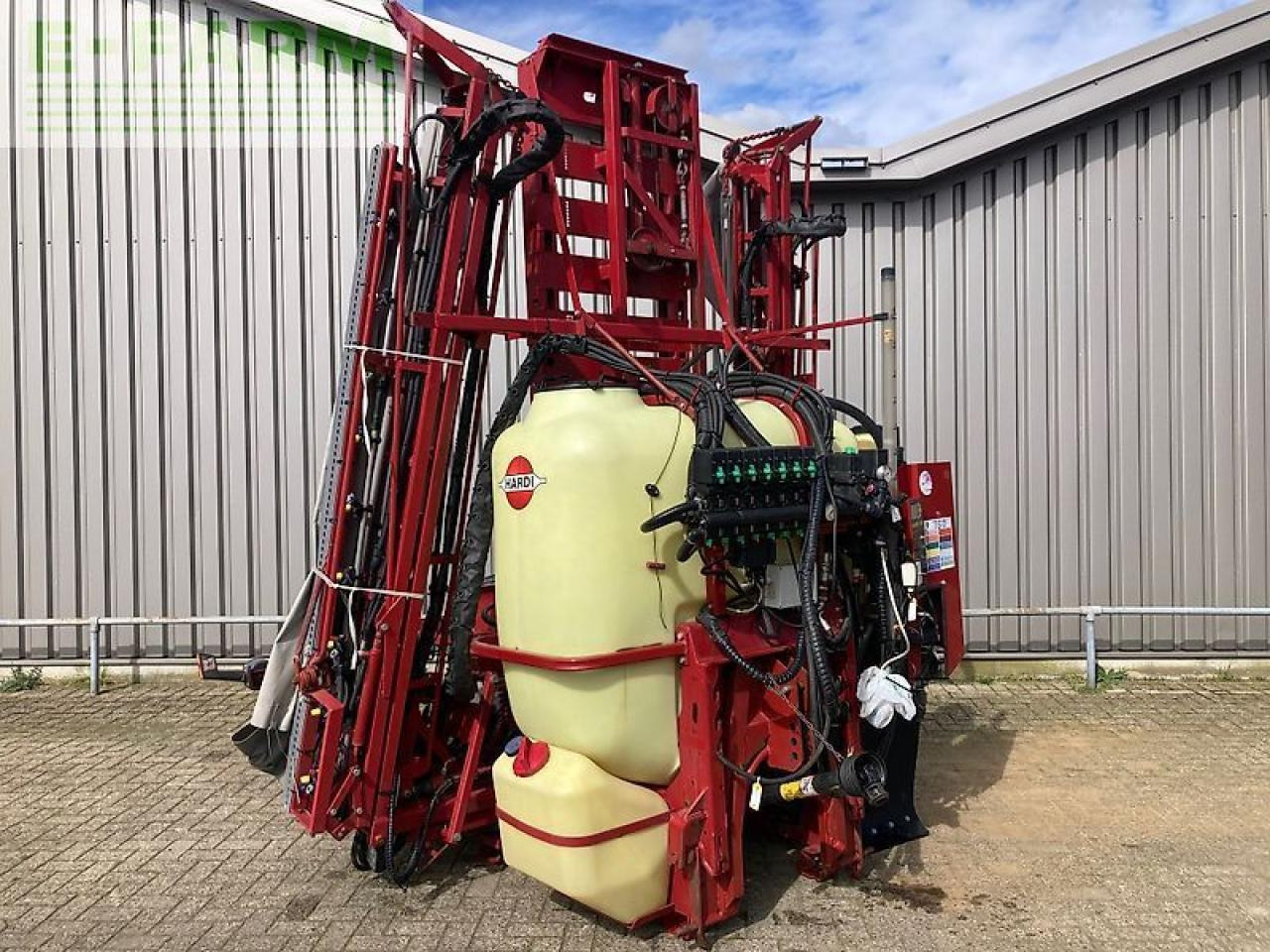 Hardi master plus 18m twin stream - Pulverizador de arrastar: foto 1 Hardi master plus 18m twin stream - Pulverizador de arrastar: foto 1