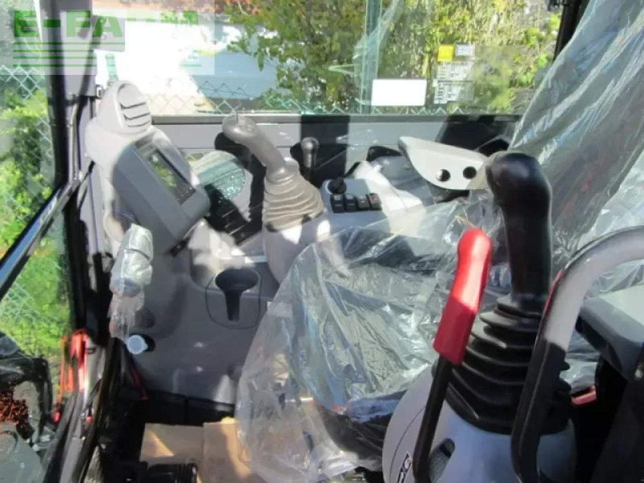 Hitachi zx 33 u-6 - Mini escavadeira: foto 3 Hitachi zx 33 u-6 - Mini escavadeira: foto 3