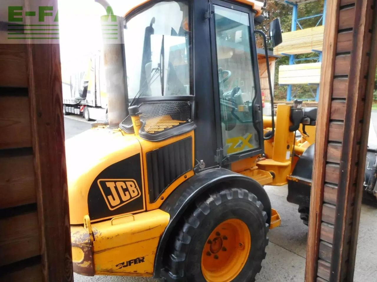 JCB 407 ( 5.400kg ) mit schaufel + gabel - Mini escavadeira: foto 4 JCB 407 ( 5.400kg ) mit schaufel + gabel - Mini escavadeira: foto 4