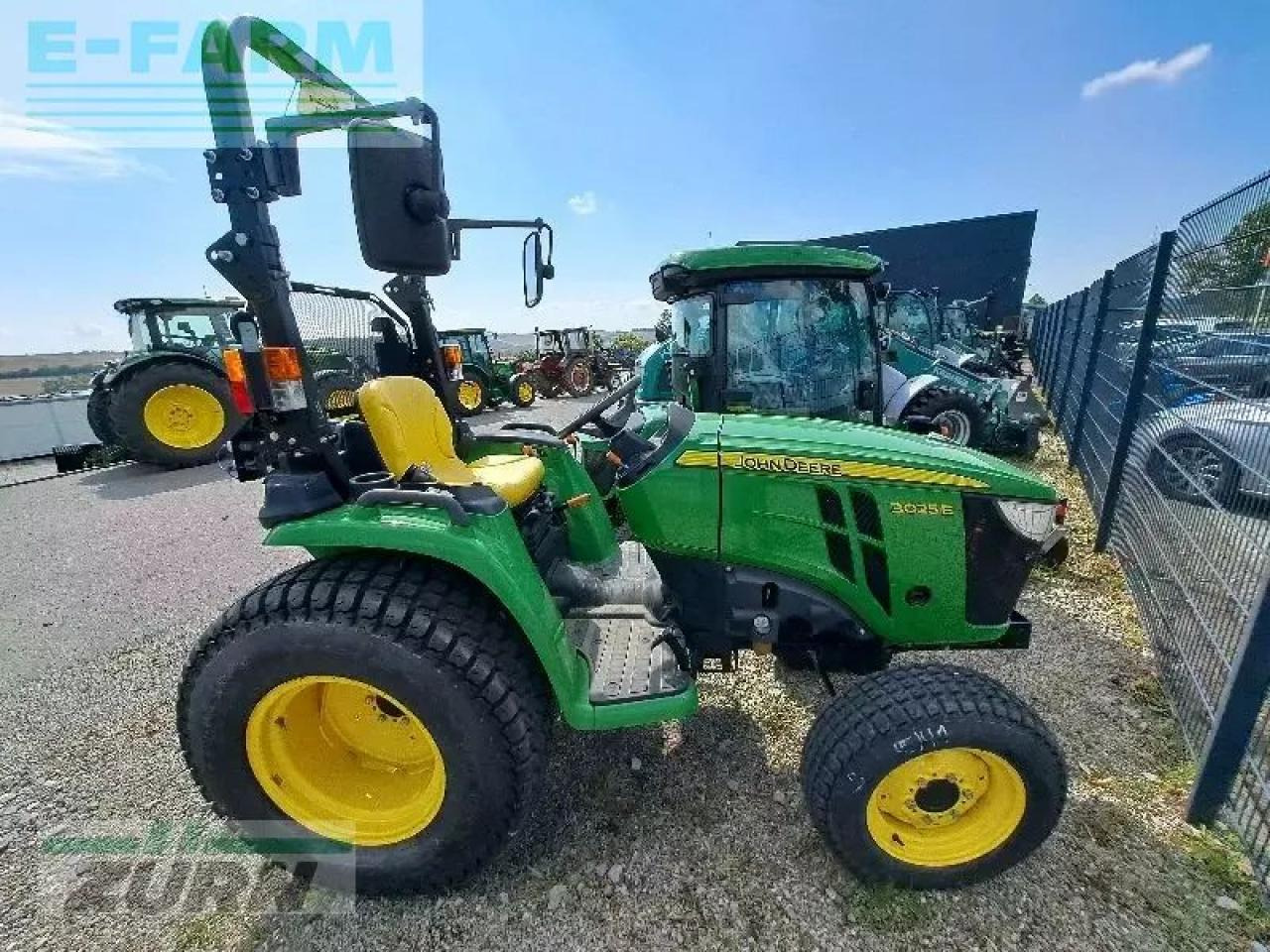 John Deere 3025e - Trator: foto 1 John Deere 3025e - Trator: foto 1