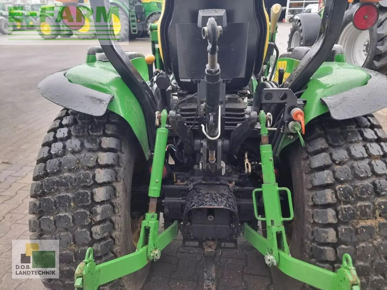 John Deere 3520 e-hydro - Trator: foto 5 John Deere 3520 e-hydro - Trator: foto 5