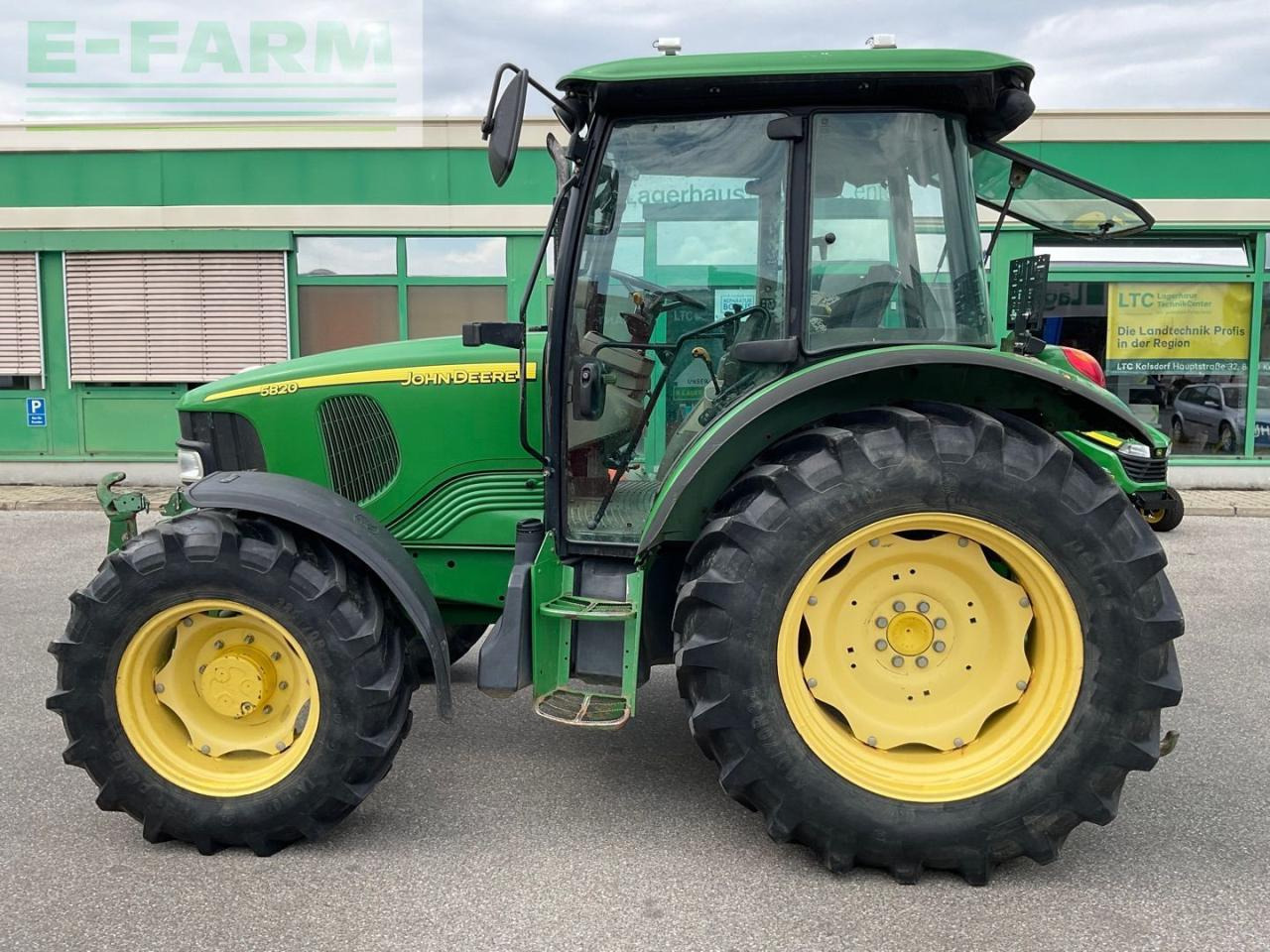John Deere 5820 - Trator: foto 2 John Deere 5820 - Trator: foto 2