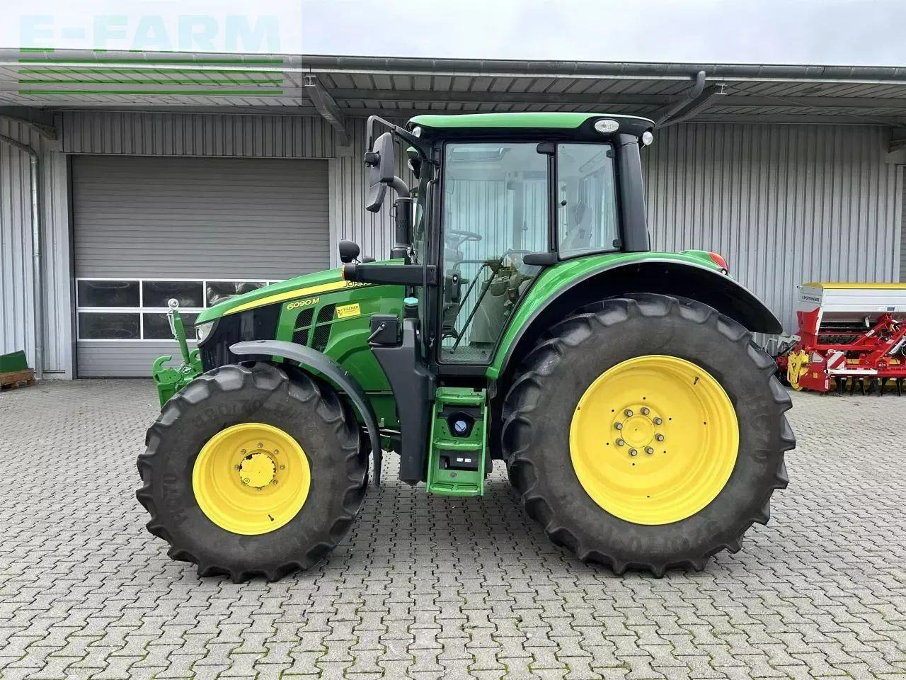 John Deere 6090m - Trator: foto 2 John Deere 6090m - Trator: foto 2