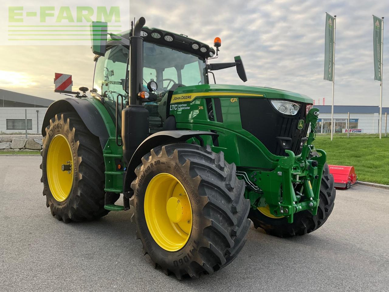 John Deere 6R 215 - Trator: foto 4 John Deere 6R 215 - Trator: foto 4