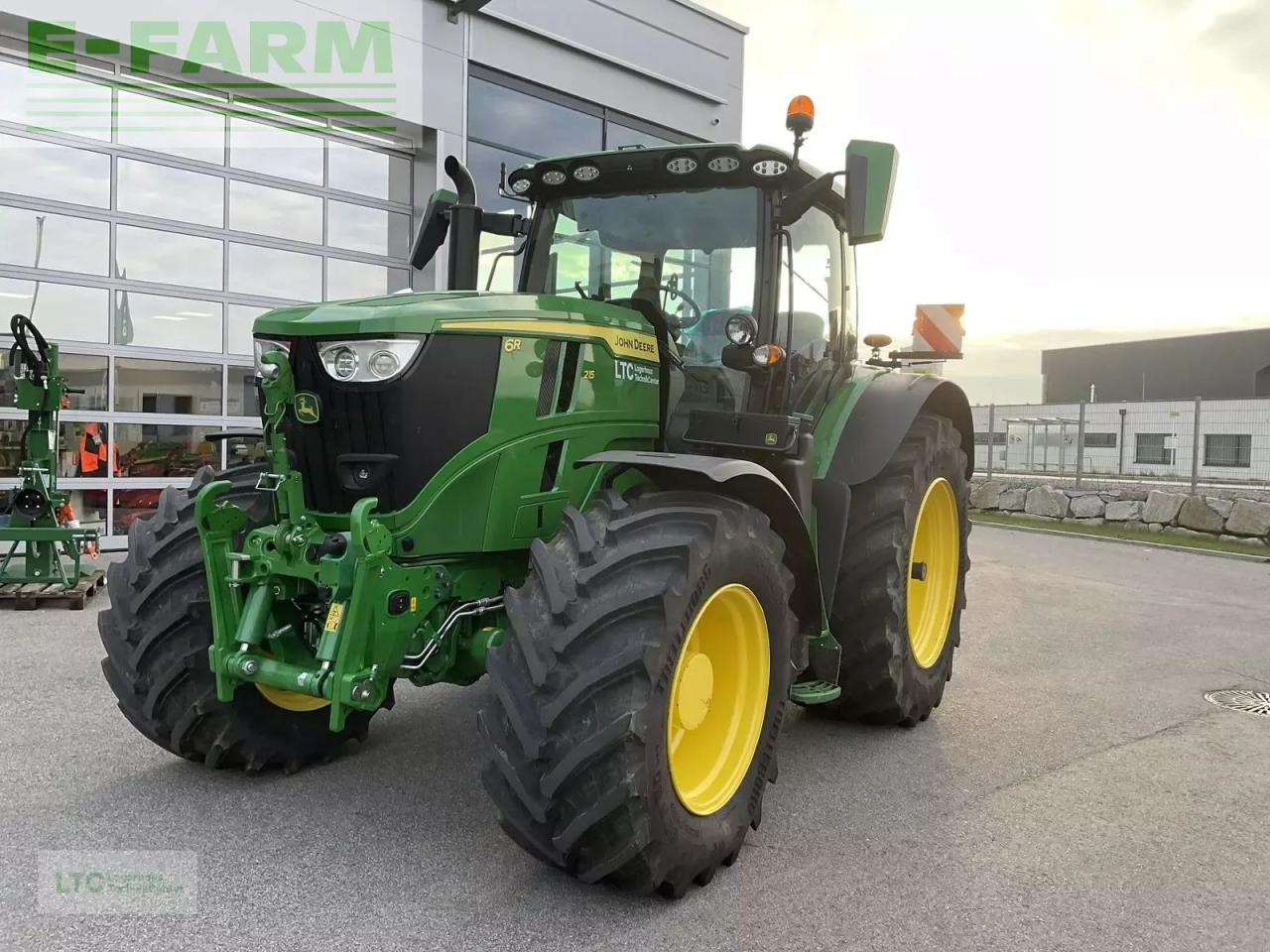 John Deere 6r 215 - Trator: foto 1 John Deere 6r 215 - Trator: foto 1