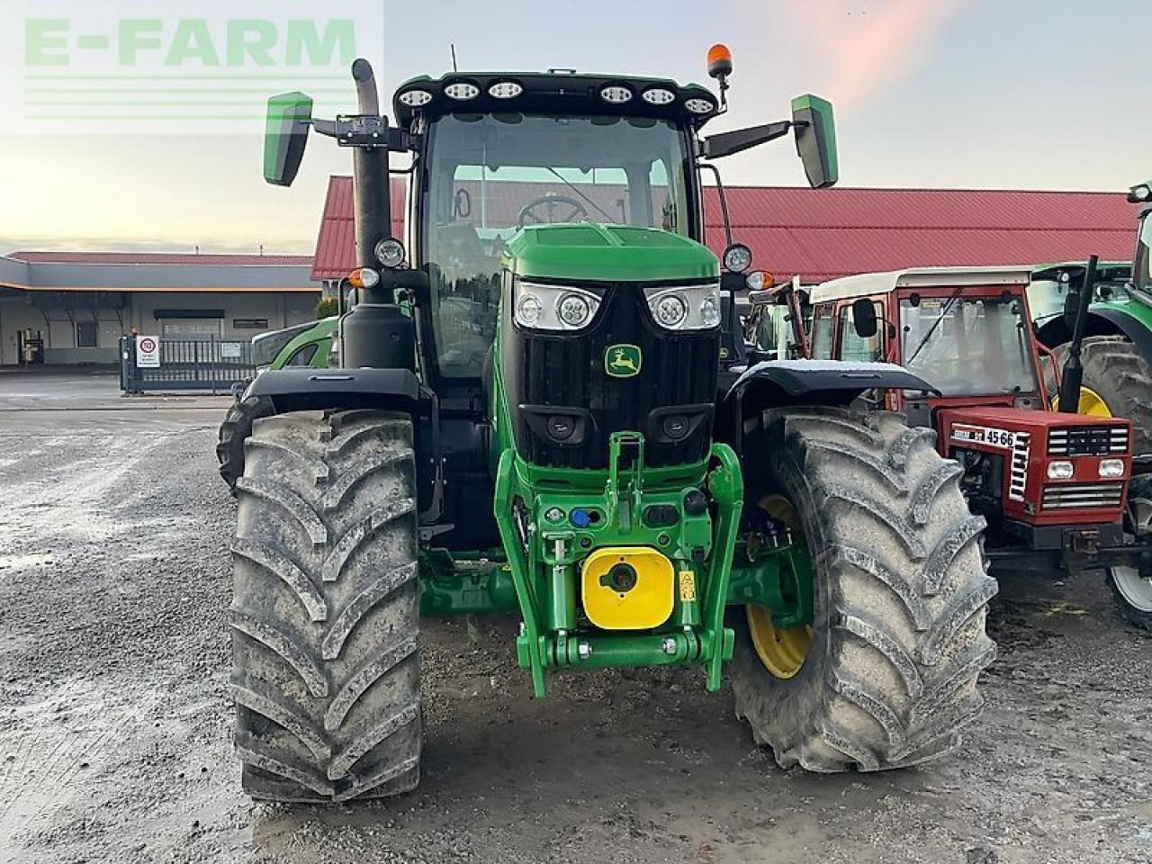 John Deere 6r 215 - Trator: foto 2 John Deere 6r 215 - Trator: foto 2