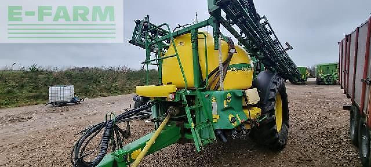 John Deere 740i 20/28m - Pulverizador de arrastar: foto 1 John Deere 740i 20/28m - Pulverizador de arrastar: foto 1