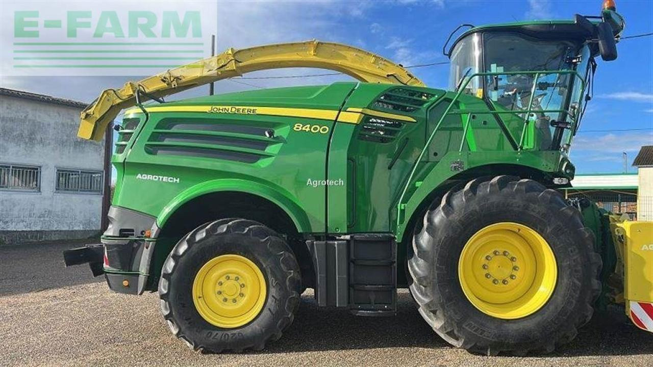 John Deere 8400 - Picadora de forragem automotriz: foto 1 John Deere 8400 - Picadora de forragem automotriz: foto 1