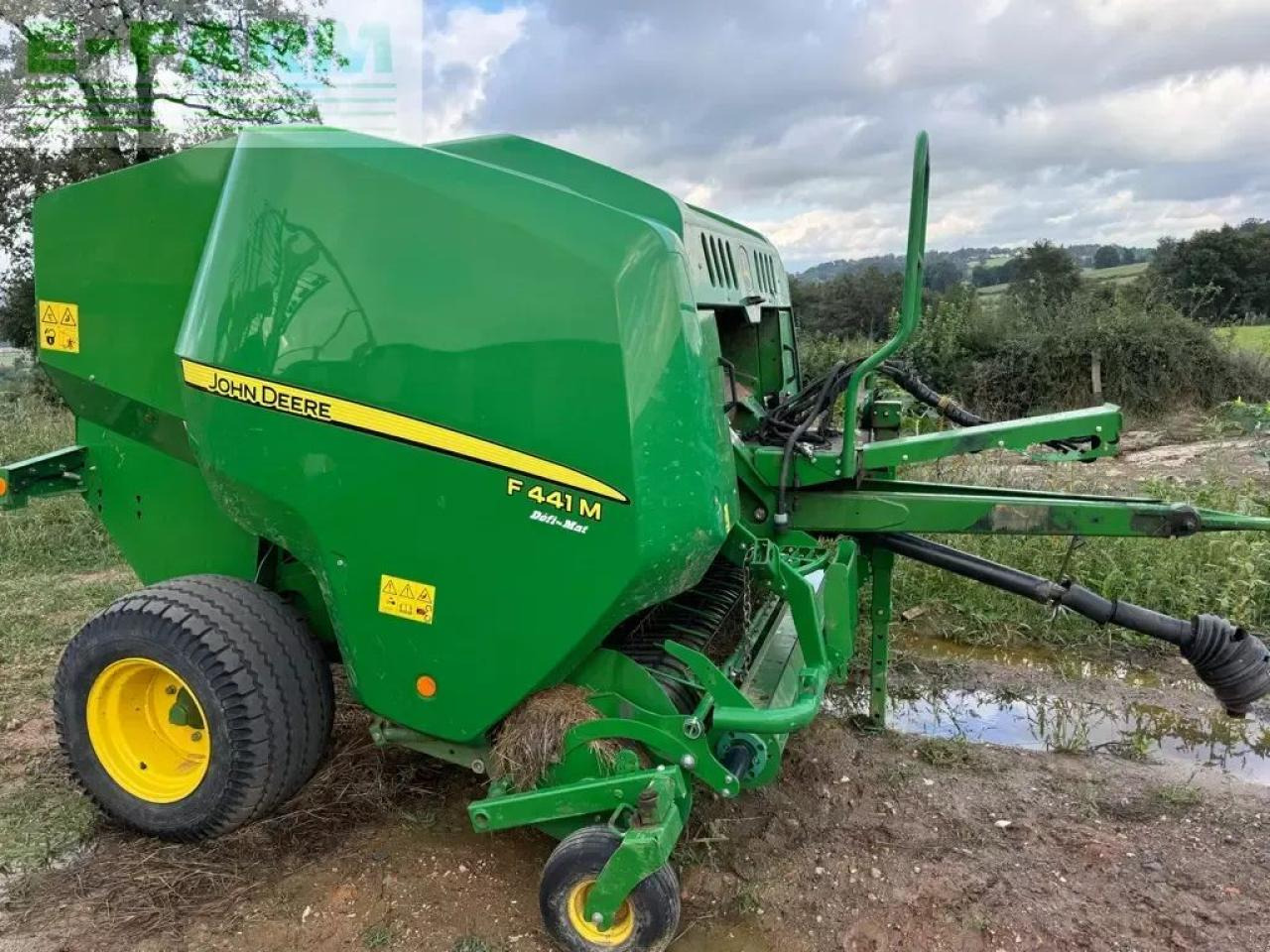 John Deere f441m - Enfardadeira de fardos quadrados: foto 1 John Deere f441m - Enfardadeira de fardos quadrados: foto 1