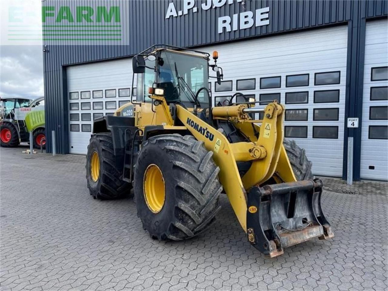 Komatsu wa320-5 - Mini escavadeira: foto 2 Komatsu wa320-5 - Mini escavadeira: foto 2
