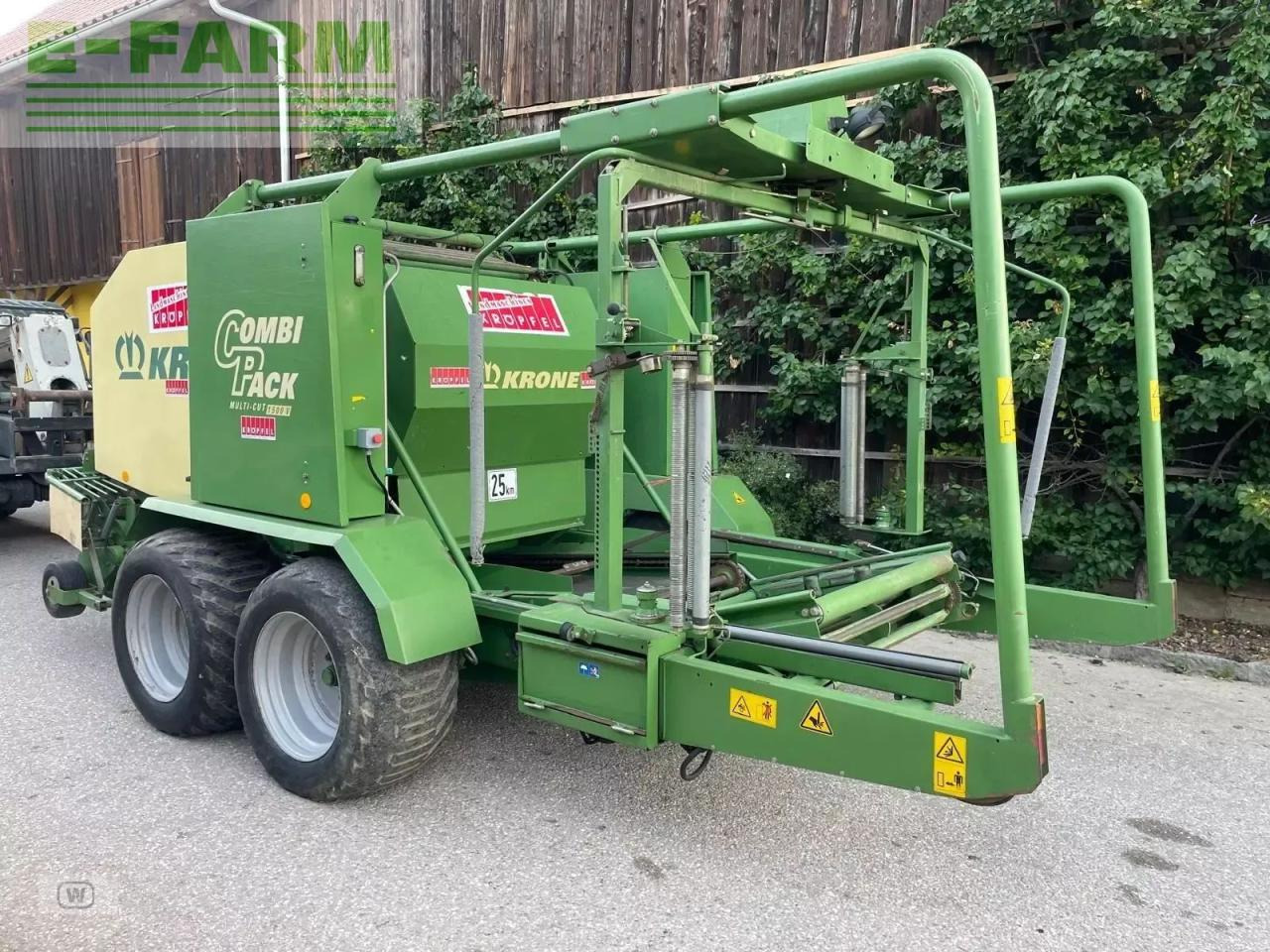 Krone combi pack 1500 v - Enfardadeira de fardos quadrados: foto 1 Krone combi pack 1500 v - Enfardadeira de fardos quadrados: foto 1