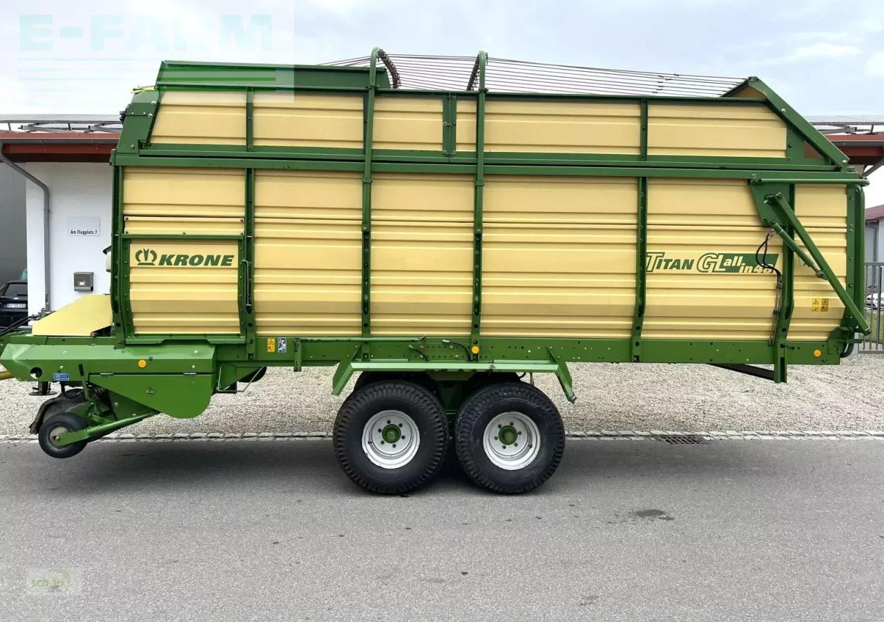 Krone titan 6/48 gl all in - ein großer schwingen-ladewagen mit druckluftbremse - Autocarregadora: foto 2 Krone titan 6/48 gl all in - ein großer schwingen-ladewagen mit druckluftbremse - Autocarregadora: foto 2