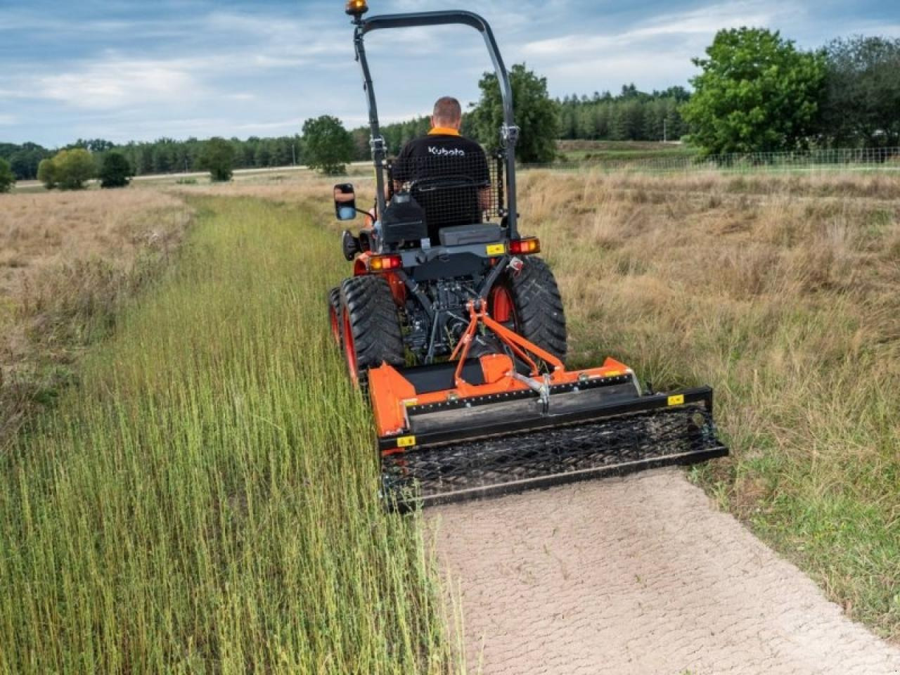 Kubota tst150 umkehrfräse - Maquina para lavrar a terra: foto 1 Kubota tst150 umkehrfräse - Maquina para lavrar a terra: foto 1