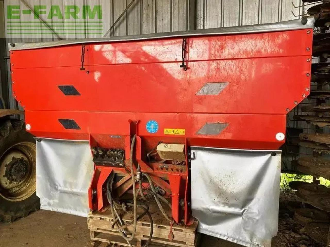 Kuhn axera 1102 h-emc - Distribuidor de fertilizantes: foto 1 Kuhn axera 1102 h-emc - Distribuidor de fertilizantes: foto 1