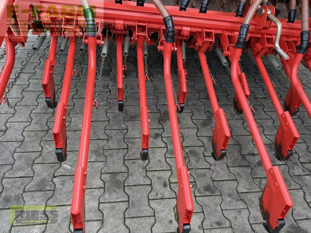 Kuhn hr 3004 d + venta al 302 24 - Semeadora combinada: foto 5 Kuhn hr 3004 d + venta al 302 24 - Semeadora combinada: foto 5