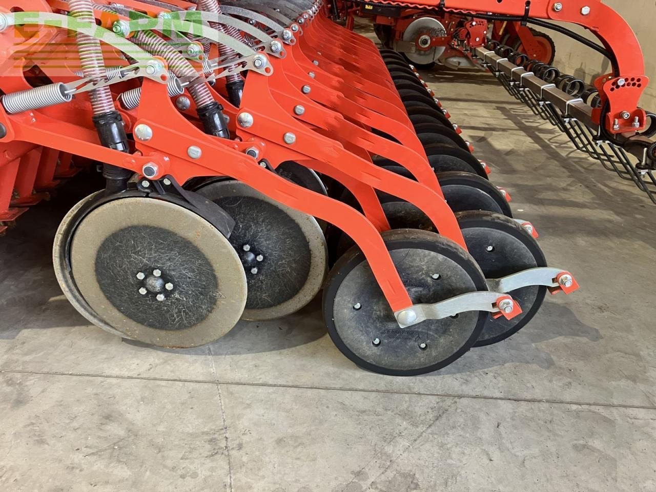 Kuhn venta 330 isobus - doppelscheibenschar - Semeadeira: foto 4 Kuhn venta 330 isobus - doppelscheibenschar - Semeadeira: foto 4