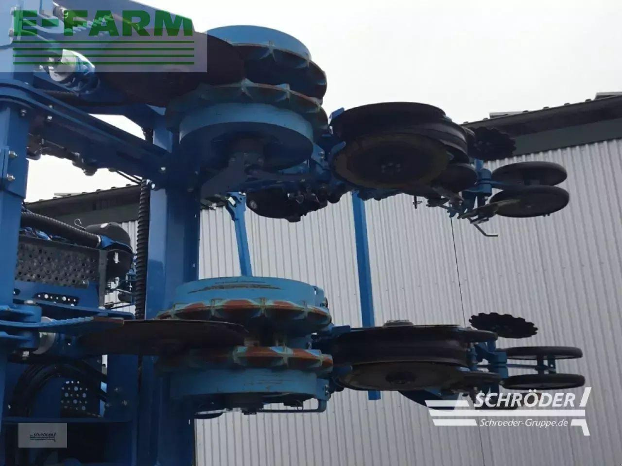 Lemken azurit 9 | demomaschine | nur 131 hektar - Semeadora de precisão: foto 5 Lemken azurit 9 | demomaschine | nur 131 hektar - Semeadora de precisão: foto 5