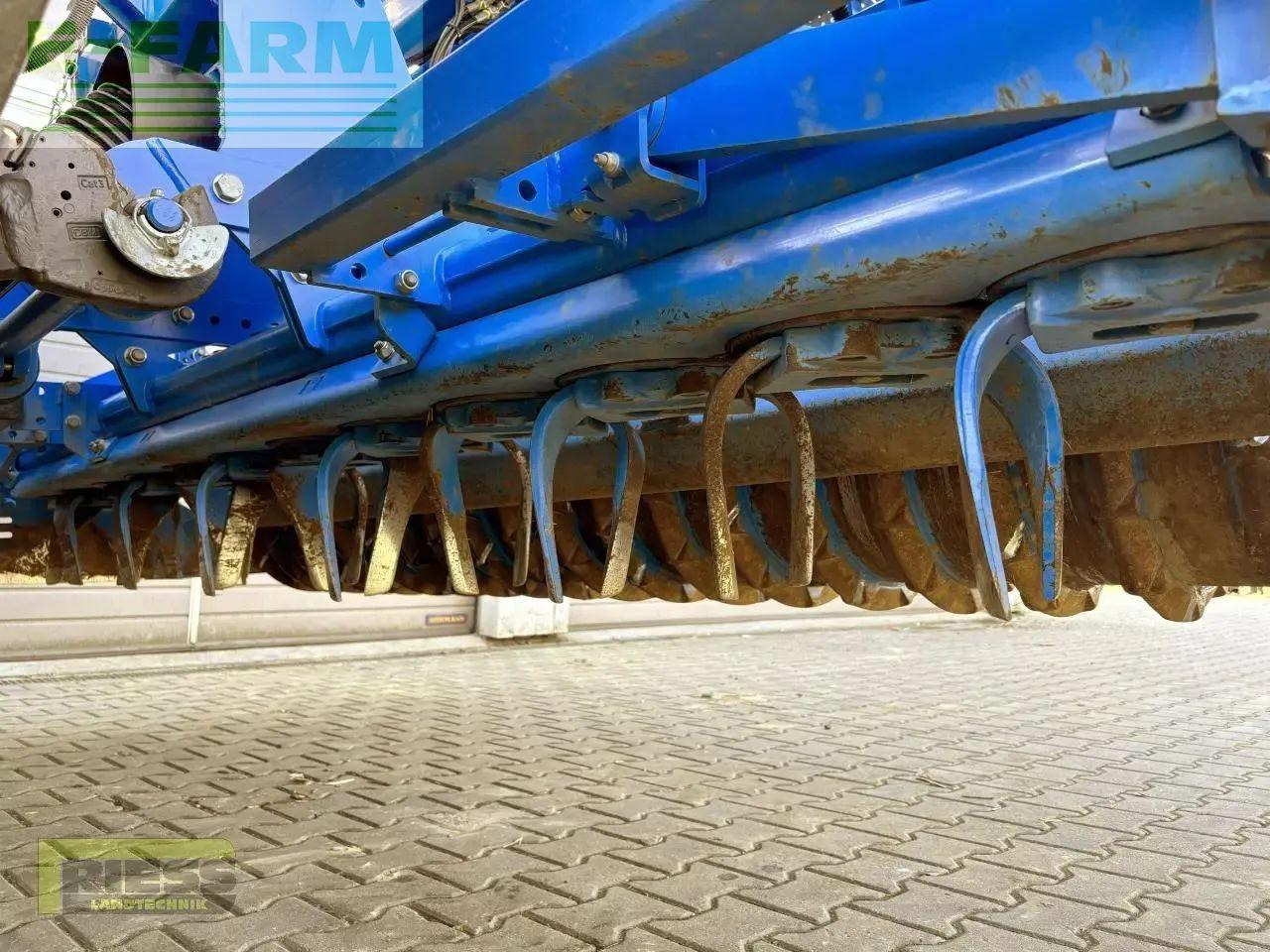 Lemken zirkon 8/300 + saphir 10 isobus - Maquina para lavrar a terra: foto 4 Lemken zirkon 8/300 + saphir 10 isobus - Maquina para lavrar a terra: foto 4