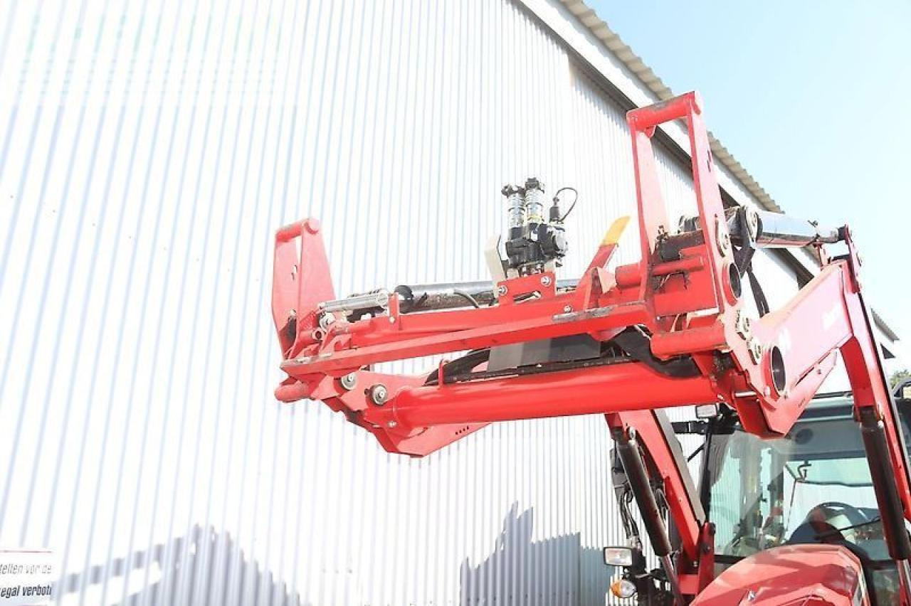 Massey Ferguson 5711 - Trator: foto 4 Massey Ferguson 5711 - Trator: foto 4