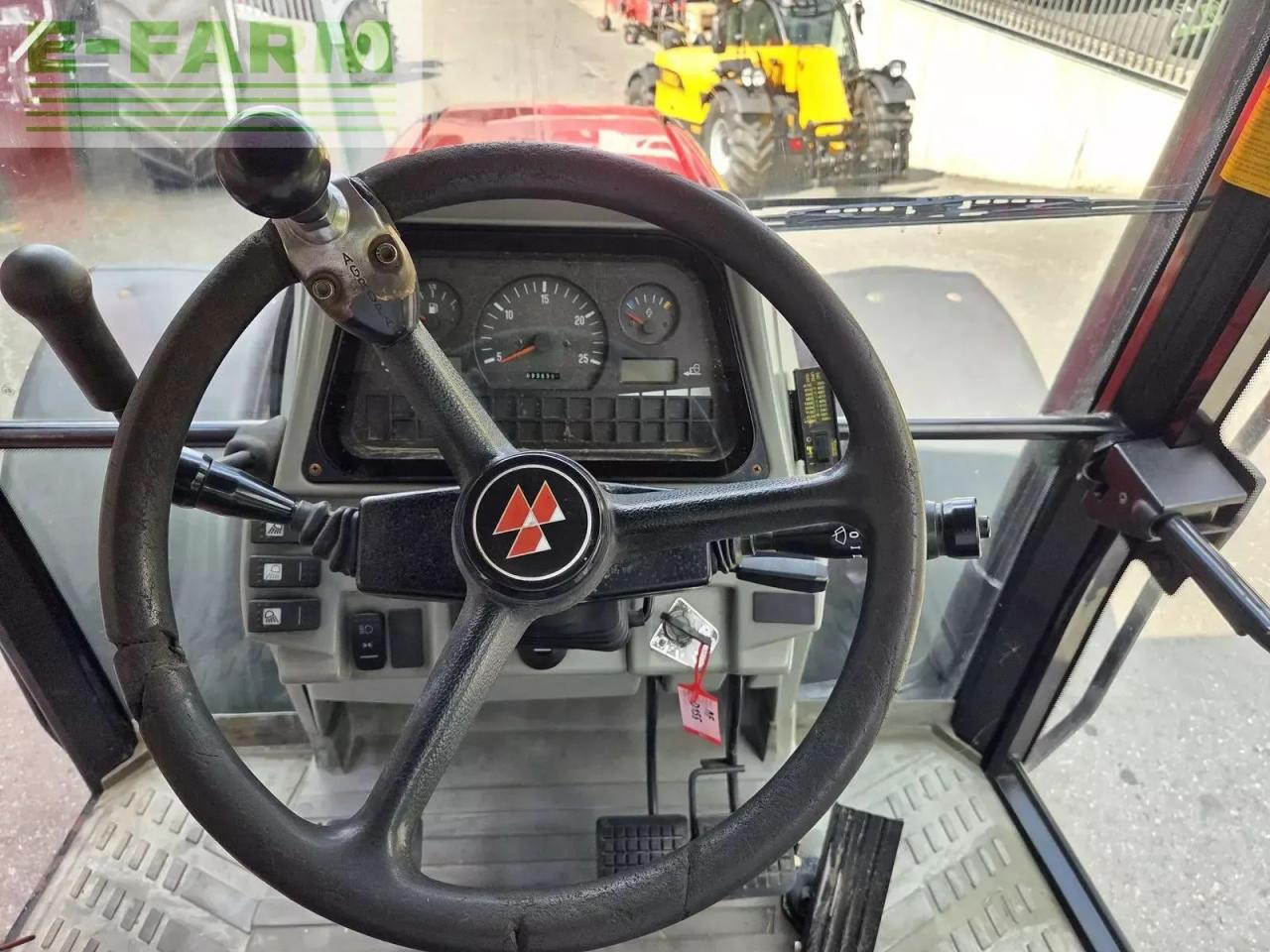 Trator Massey Ferguson 6235-4: foto 18 Trator Massey Ferguson 6235-4: foto 18