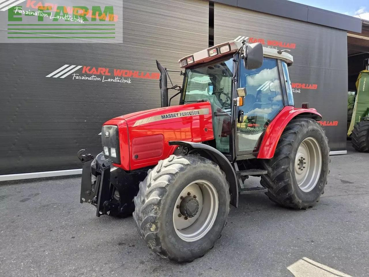 Massey Ferguson 6235-4 - Trator: foto 2 Massey Ferguson 6235-4 - Trator: foto 2
