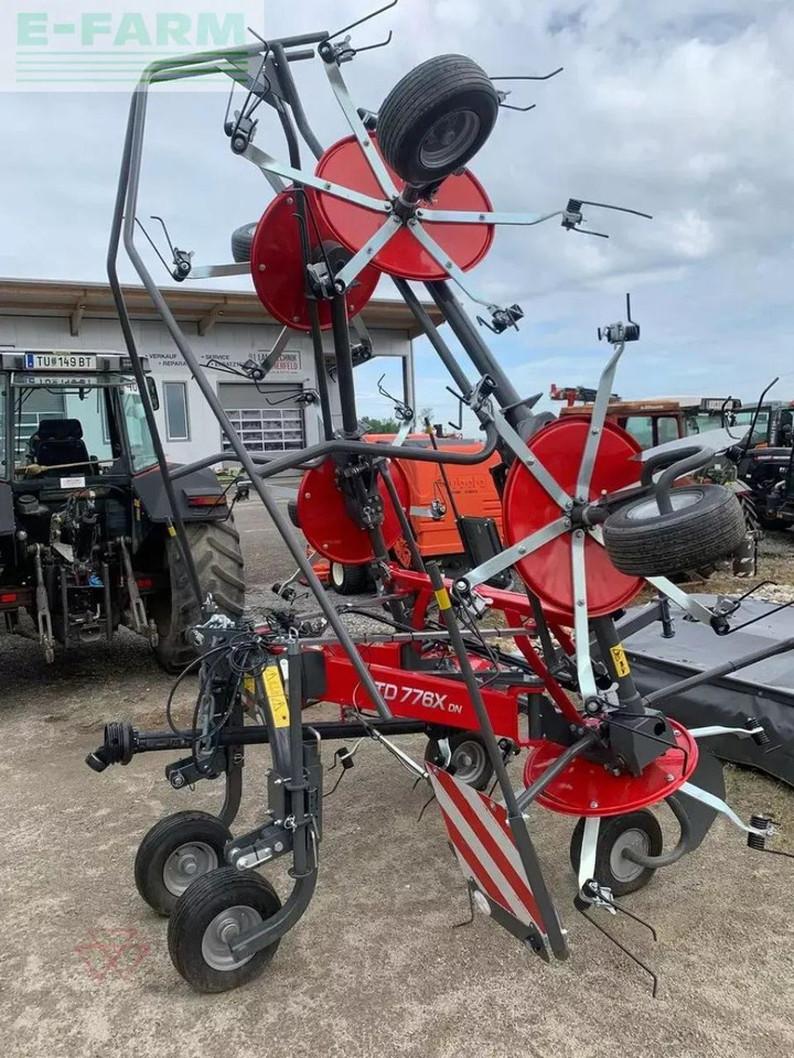 Massey Ferguson massey ferguson td776xdn - Ancinho enleirador: foto 1 Massey Ferguson massey ferguson td776xdn - Ancinho enleirador: foto 1