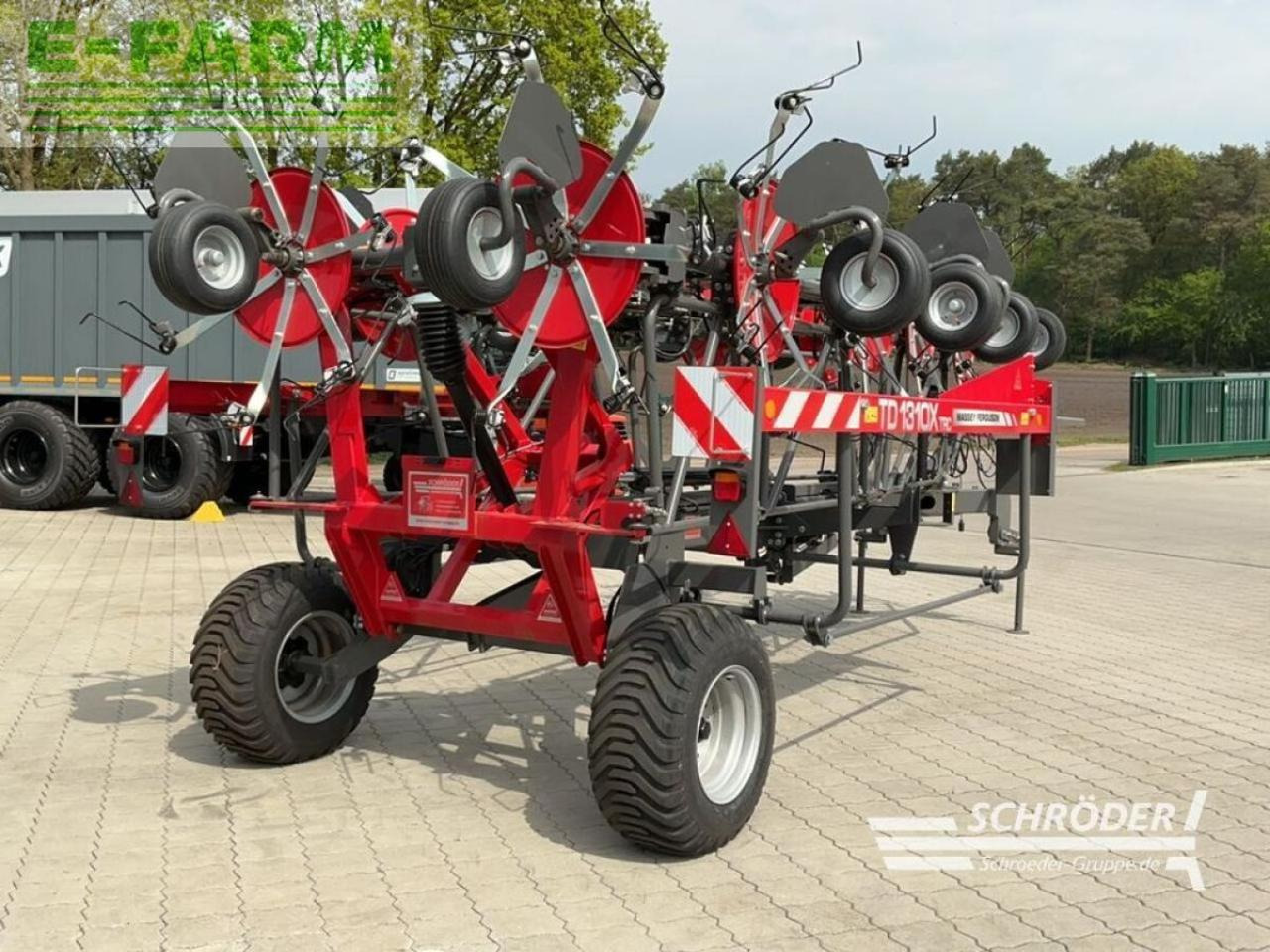 Massey Ferguson td 1310x trc (lotus 1250 t) - Ancinho enleirador: foto 3 Massey Ferguson td 1310x trc (lotus 1250 t) - Ancinho enleirador: foto 3