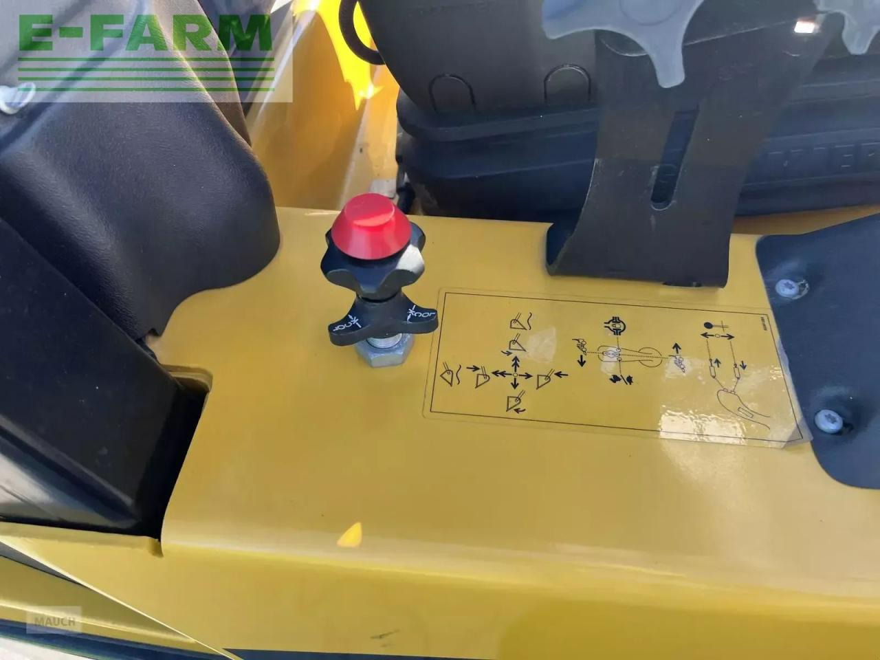 Carregadeira de rodas Mustang 340 mit euroaufnahme hydraulisch: foto 13 Carregadeira de rodas Mustang 340 mit euroaufnahme hydraulisch: foto 13