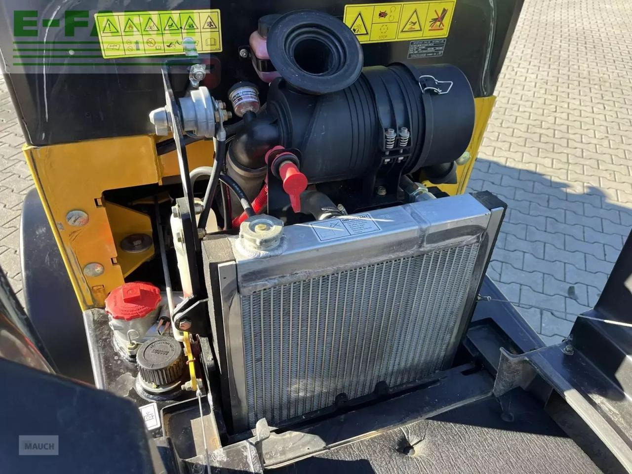 Carregadeira de rodas Mustang 340 mit euroaufnahme hydraulisch: foto 15 Carregadeira de rodas Mustang 340 mit euroaufnahme hydraulisch: foto 15