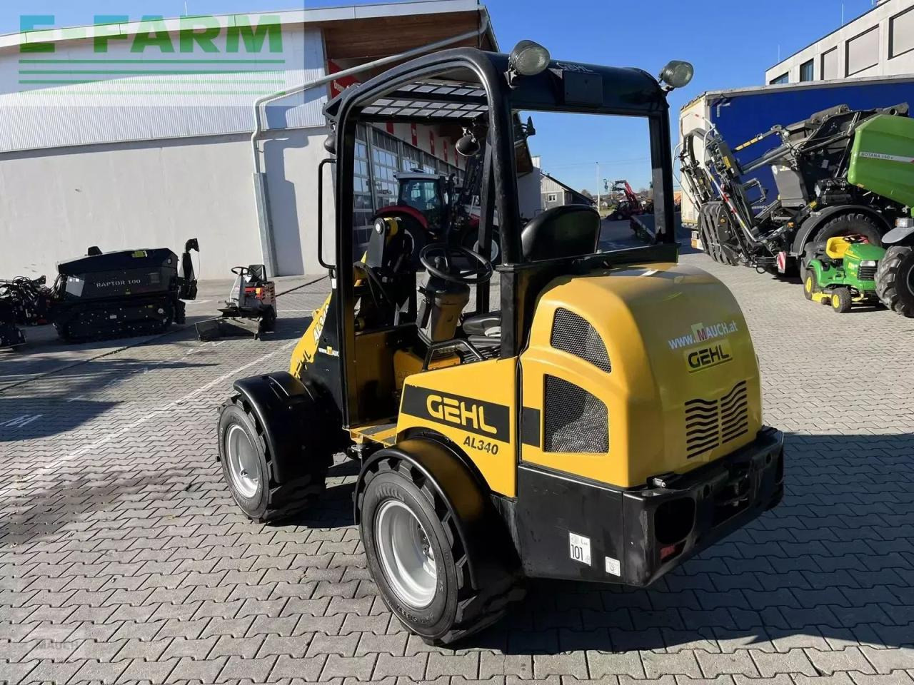 Carregadeira de rodas Mustang 340 mit euroaufnahme hydraulisch: foto 16 Carregadeira de rodas Mustang 340 mit euroaufnahme hydraulisch: foto 16