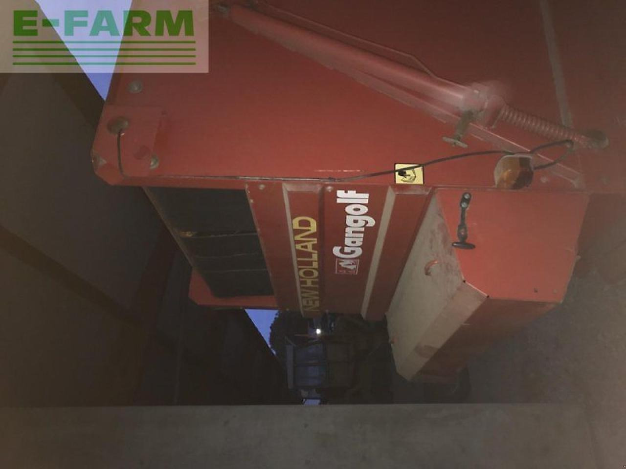 New Holland 640 B Bale Command - Enfardadeira de fardos quadrados: foto 4 New Holland 640 B Bale Command - Enfardadeira de fardos quadrados: foto 4