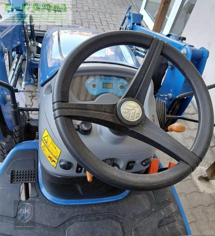 New Holland boomer25c C - Trator: foto 4 New Holland boomer25c C - Trator: foto 4