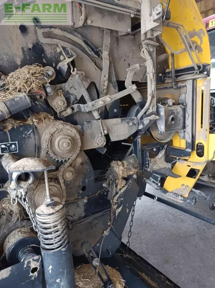 Enfardadeira de fardos quadrados New Holland br7070 crop cutter: foto 8