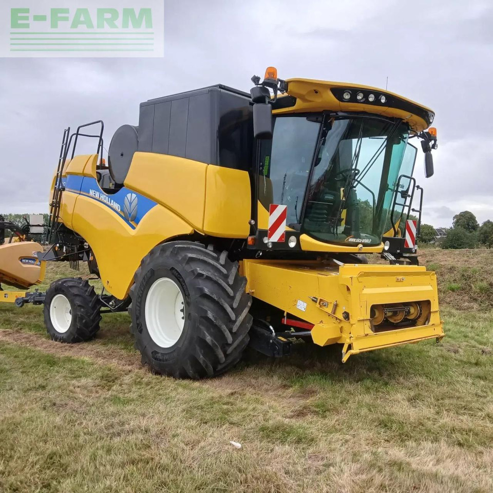 New Holland cx 6.90 - Ceifeira debulhadora: foto 2 New Holland cx 6.90 - Ceifeira debulhadora: foto 2
