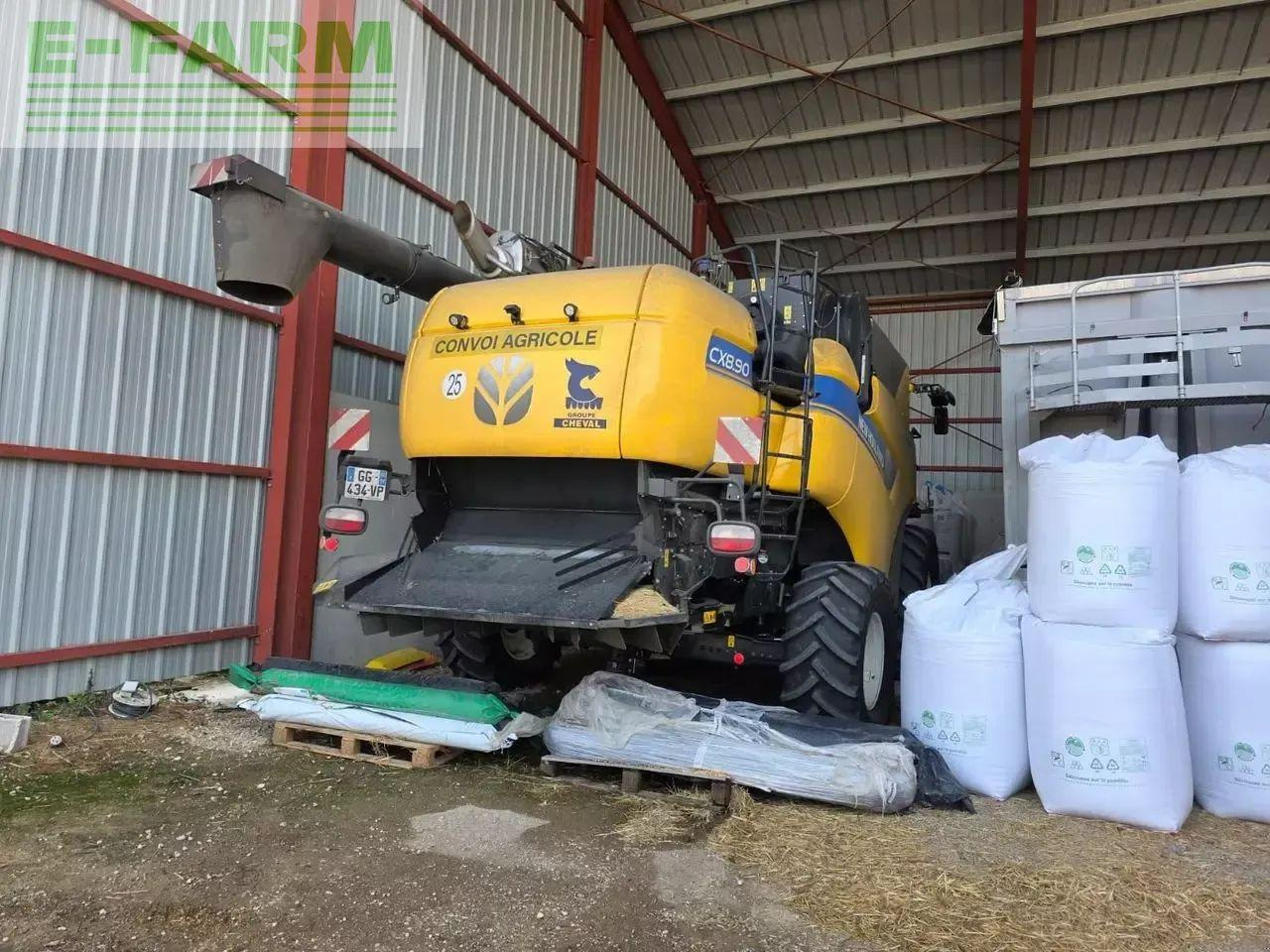 New Holland cx 8.90 - Ceifeira debulhadora: foto 2 New Holland cx 8.90 - Ceifeira debulhadora: foto 2