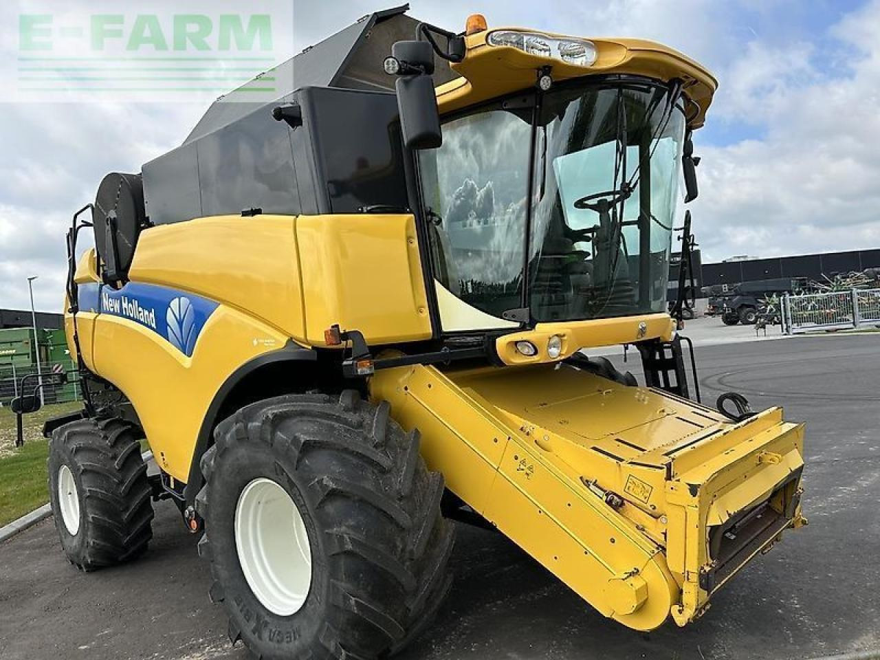 New Holland cx 8090 - Ceifeira debulhadora: foto 4 New Holland cx 8090 - Ceifeira debulhadora: foto 4