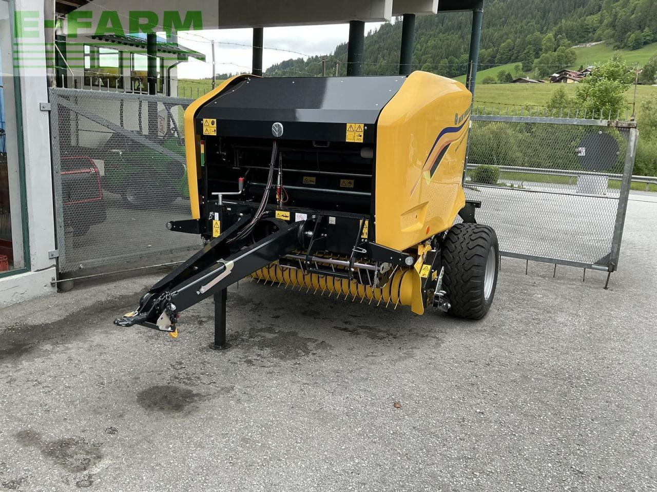 New Holland roll-bar 120 utility - Enfardadeira de fardos quadrados: foto 1 New Holland roll-bar 120 utility - Enfardadeira de fardos quadrados: foto 1