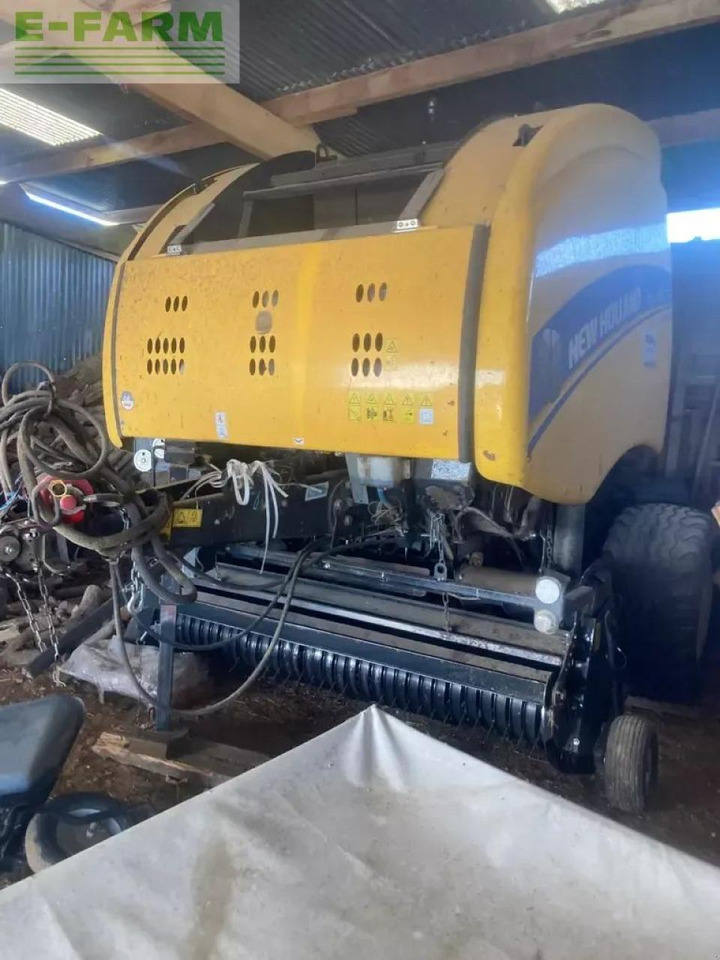 New Holland roll belt 180 - Enfardadeira de fardos quadrados: foto 2 New Holland roll belt 180 - Enfardadeira de fardos quadrados: foto 2