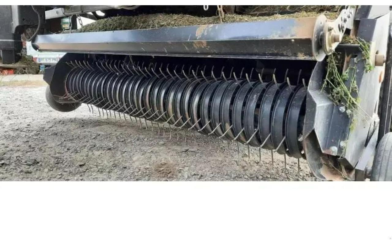 New Holland roll-belt180 - Enfardadeira de fardos quadrados: foto 5 New Holland roll-belt180 - Enfardadeira de fardos quadrados: foto 5