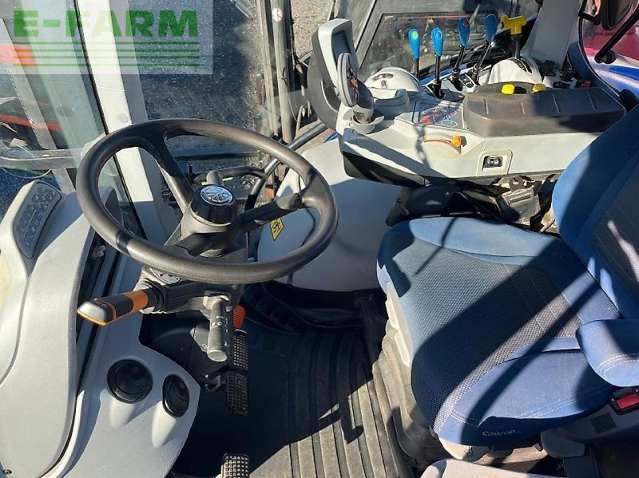 New Holland t 6.180 dc - Trator: foto 5 New Holland t 6.180 dc - Trator: foto 5