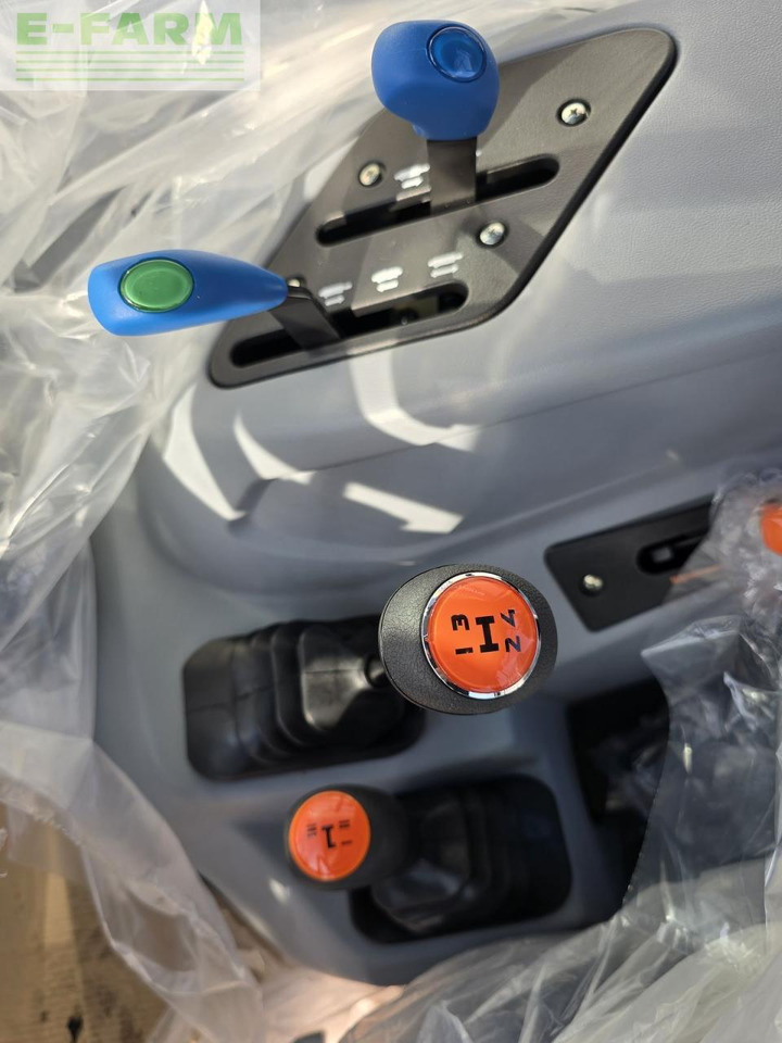 New Holland t4.55s stage v S - Trator: foto 3 New Holland t4.55s stage v S - Trator: foto 3