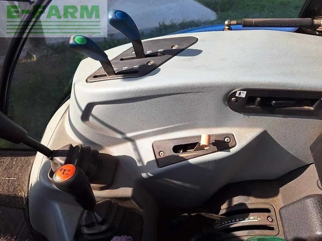 New Holland t4.75s S - Trator: foto 5 New Holland t4.75s S - Trator: foto 5