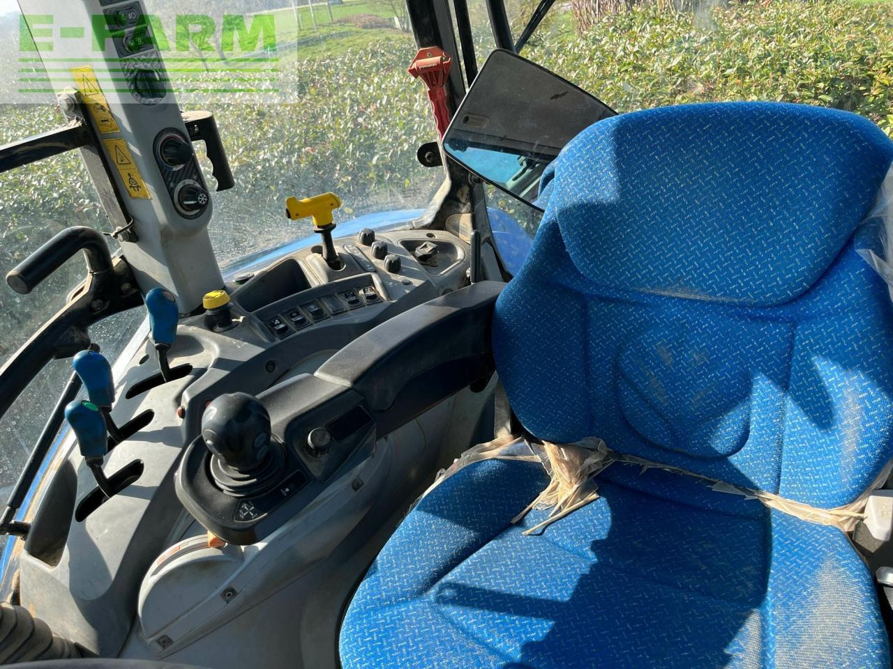 Trator New Holland t5-105: foto 9