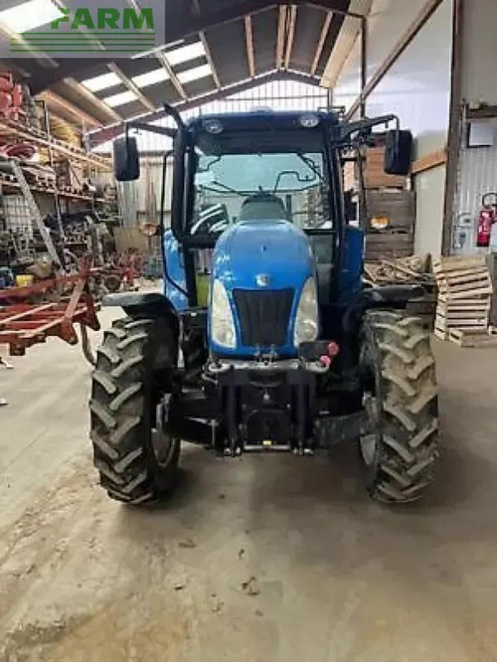 New Holland t5040 - Trator: foto 4 New Holland t5040 - Trator: foto 4