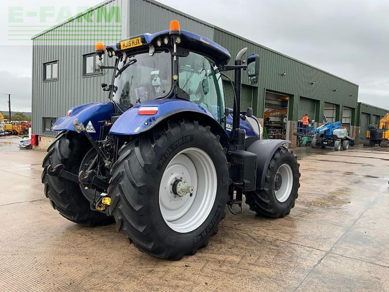 New Holland t7.225 blue power tractor (st25102) - Trator: foto 2 New Holland t7.225 blue power tractor (st25102) - Trator: foto 2